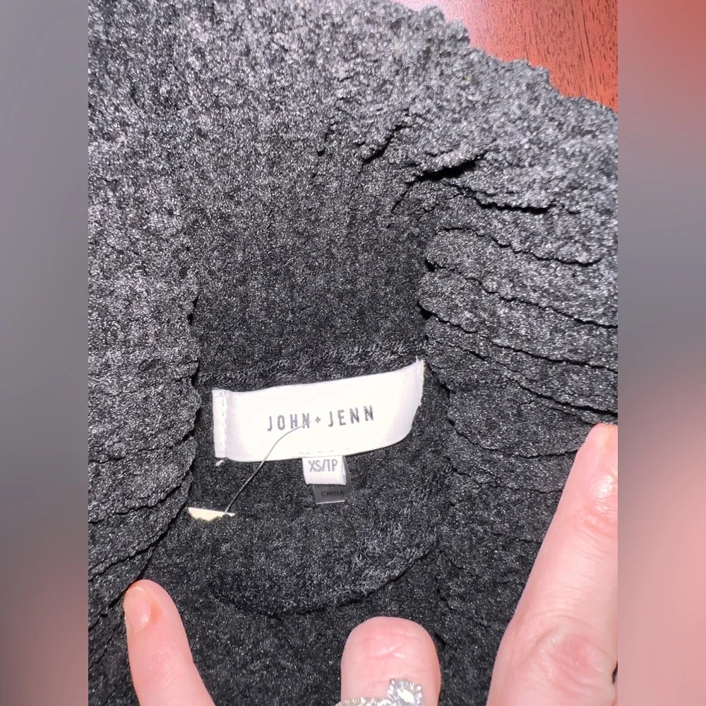 John + Jenn Black Sleeveless Turtleneck Sweater - Picture 3 of 6